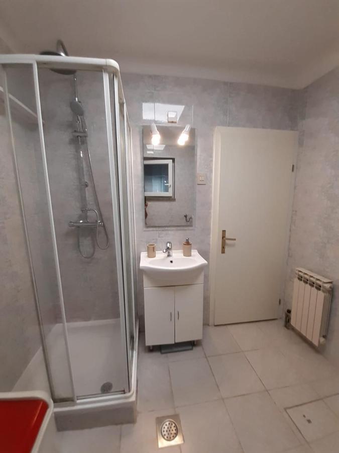 Апартаменти Apartma Mari Луція Екстер'єр фото